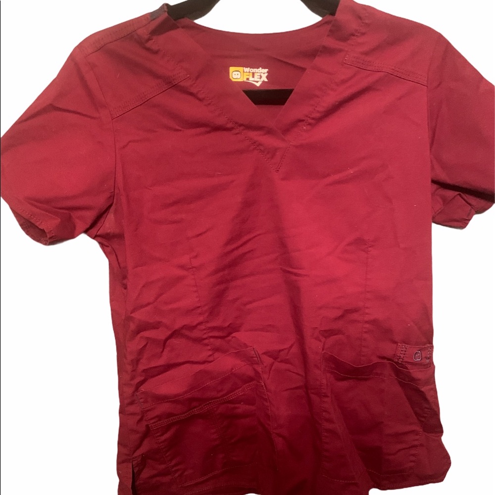 Wonder flex scrub top
